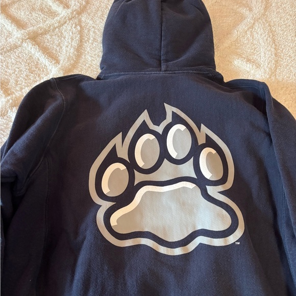 University of New Hampshire Sweatshirt - Picture 6 of 8